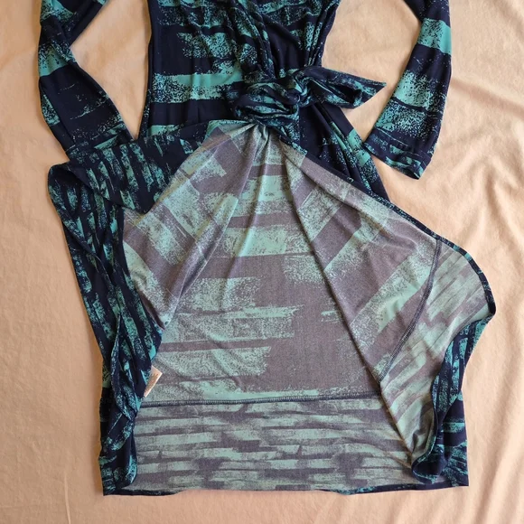 BCBG Alberta Ocean Blue & Turquoise Teal Wrap Dress - Picture 5 of 9